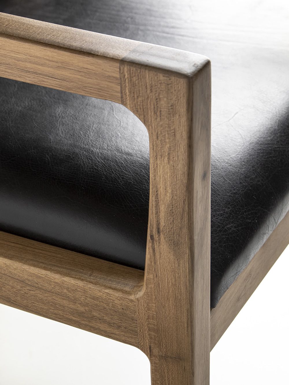 SILLA CON APOYABRAZO SUD LEATHER BLACK