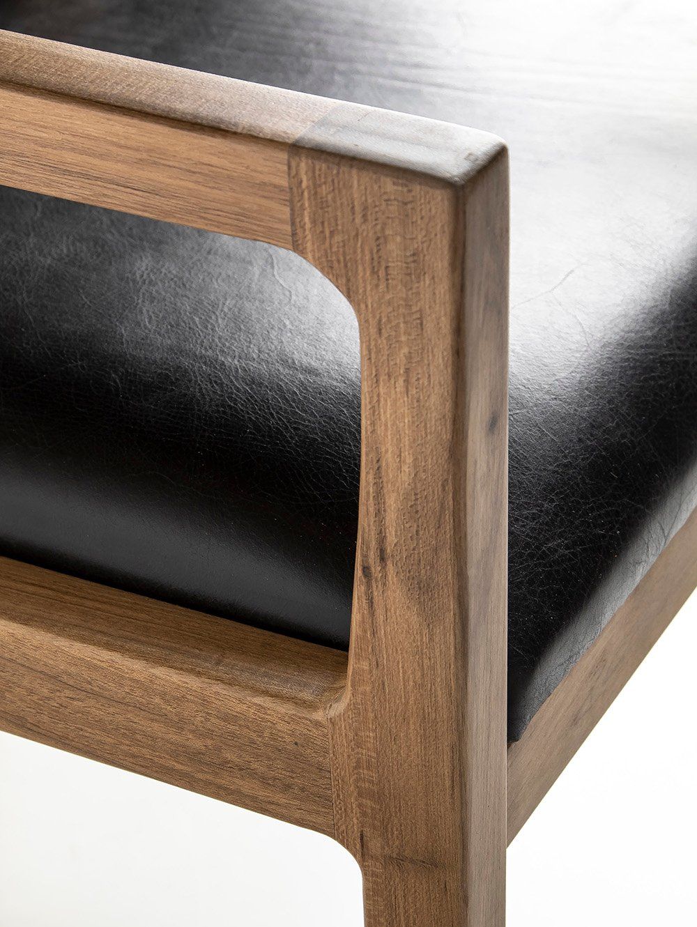 SILLA CON APOYABRAZO SUD LEATHER BLACK