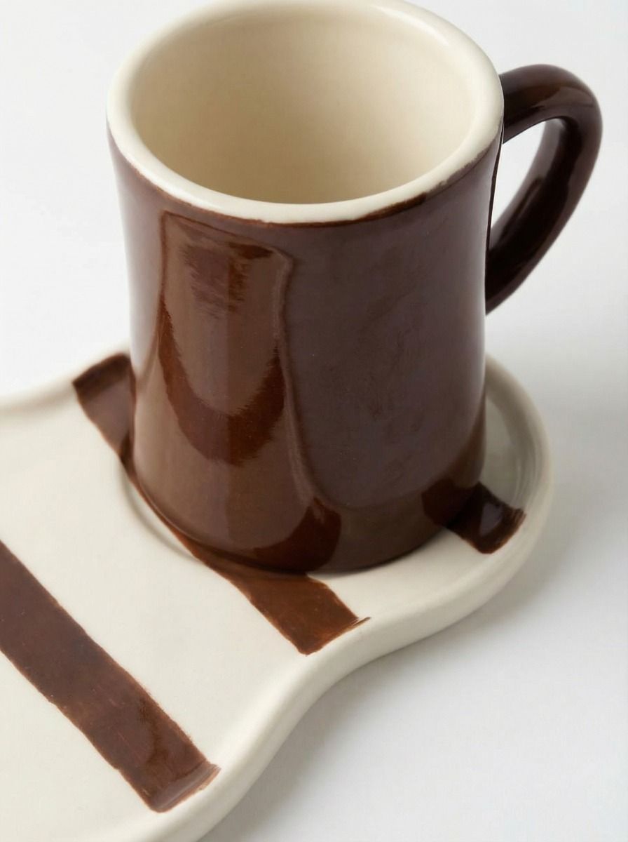 SET DE TAZA Y BANDEJA RIGATA BORDO
