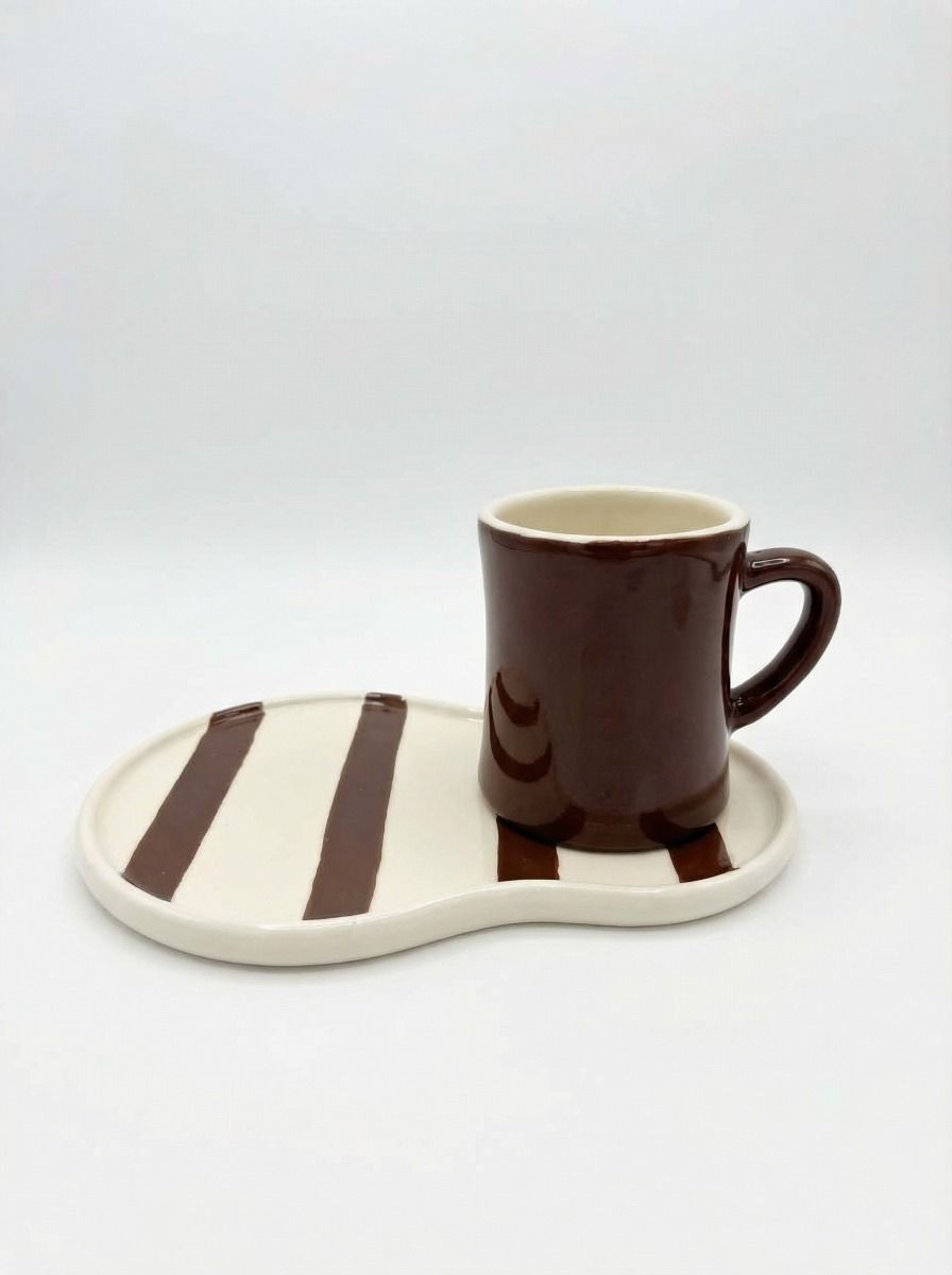 SET DE TAZA Y BANDEJA RIGATA BORDO