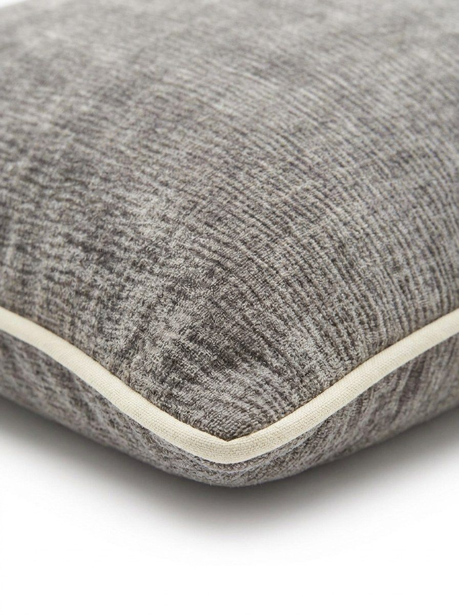 ALMOHADON PRAGA SAHARA GRIS CON PESTAÑA 45X45