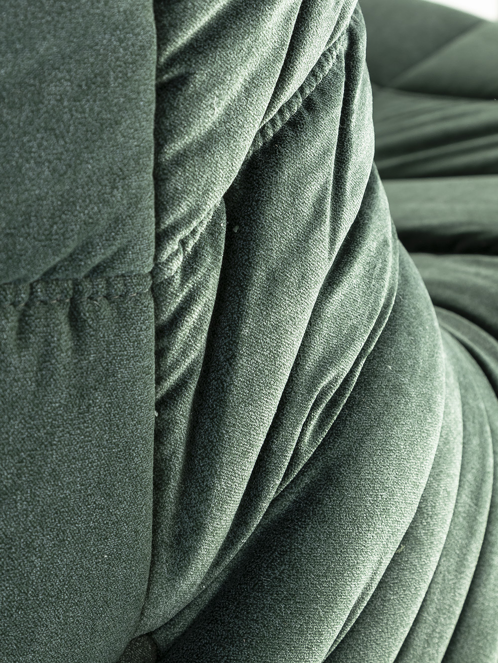 Sillon tipo puff verde ingles-TOGO VELVET VERDE OSCURO-Landmark-08.jpg image number null