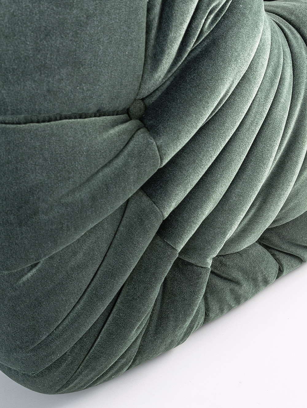 Sillon tipo puff verde ingles-TOGO VELVET VERDE OSCURO-Landmark-04.jpg image number null