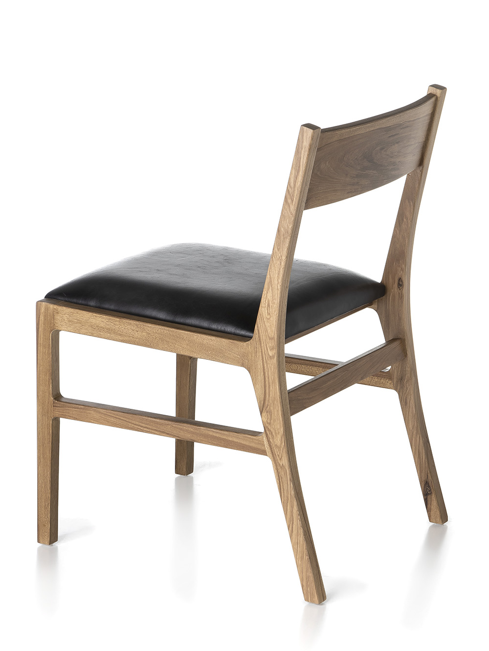 Silla de madera con asiento tapizado-SUD PETIRIBI CUERO NEGRO-Landmark-02.jpg image number null