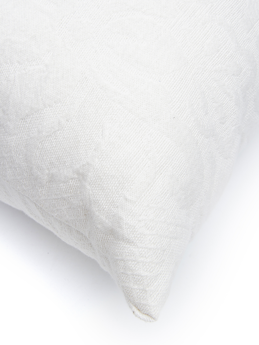 Almohadon cuadrado blanco-ALMOHADON PENELOPE 60 X 60 WHITE-Tiendas Landmark-1.jpg image number null