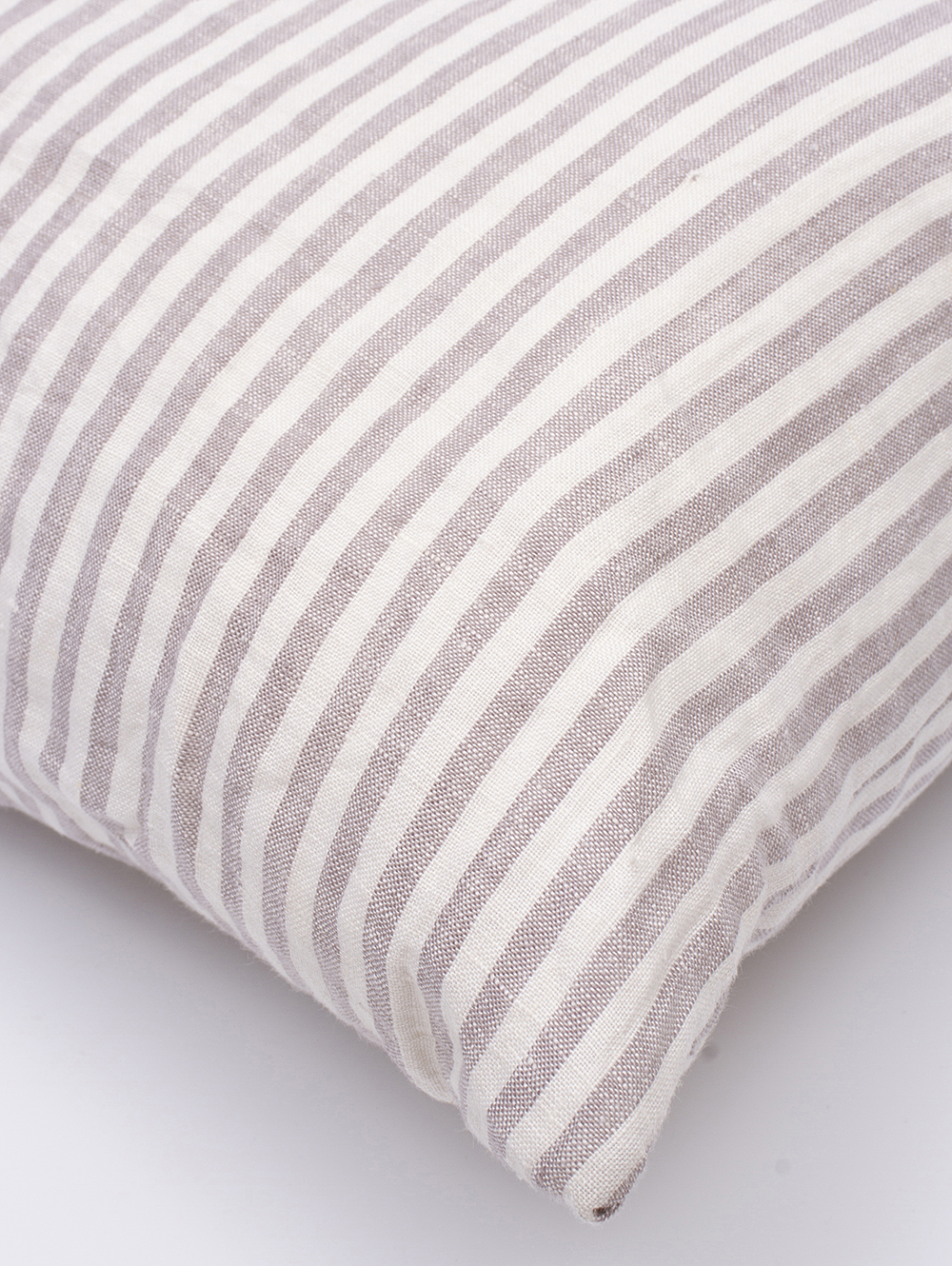 Almohadon cuadrado rayado gris-ALMOHADON DE LINO THESS GREY STRIPE 50X0,50-Tiendas Landmark-1.jpg image number null