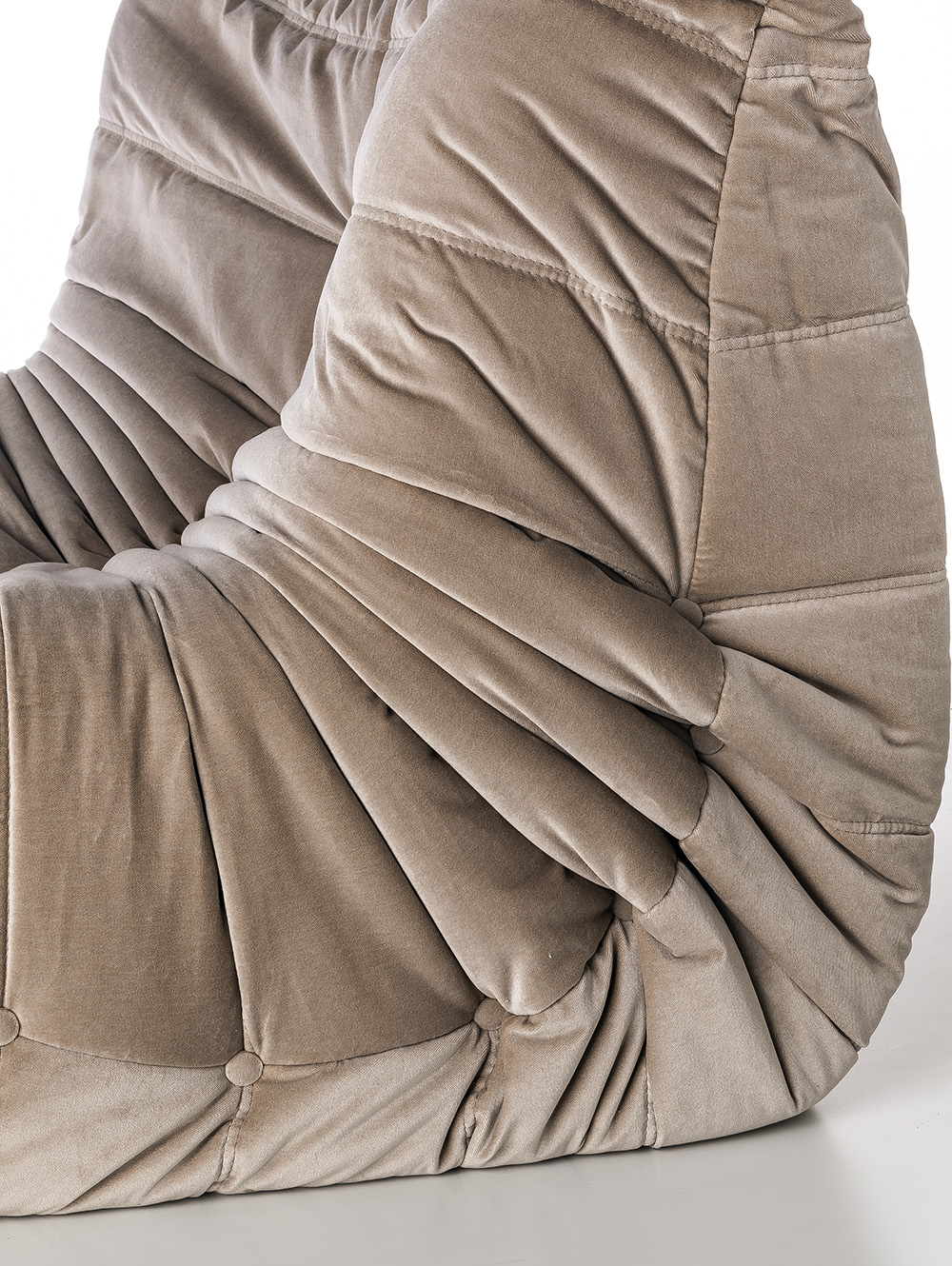 Sillon de pana beige-TOGO PANA CRUDO-Landmark-08.jpg image number null